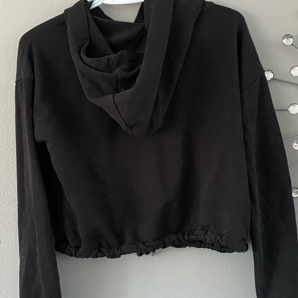 H and M | cropped hoodie. Size 12-14 years - Picture 4 of 6